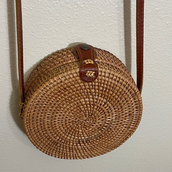 Round Woven Tan Tropical Vacation Crossbody Bag - Picture 8 of 8
